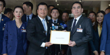 Poll: Most southern Thais disapprove of Democrats’ joining Pheu Thai